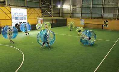 Fútbol burbuja en pabellón