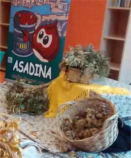 Detalle del cartel de Asadina en una castañada